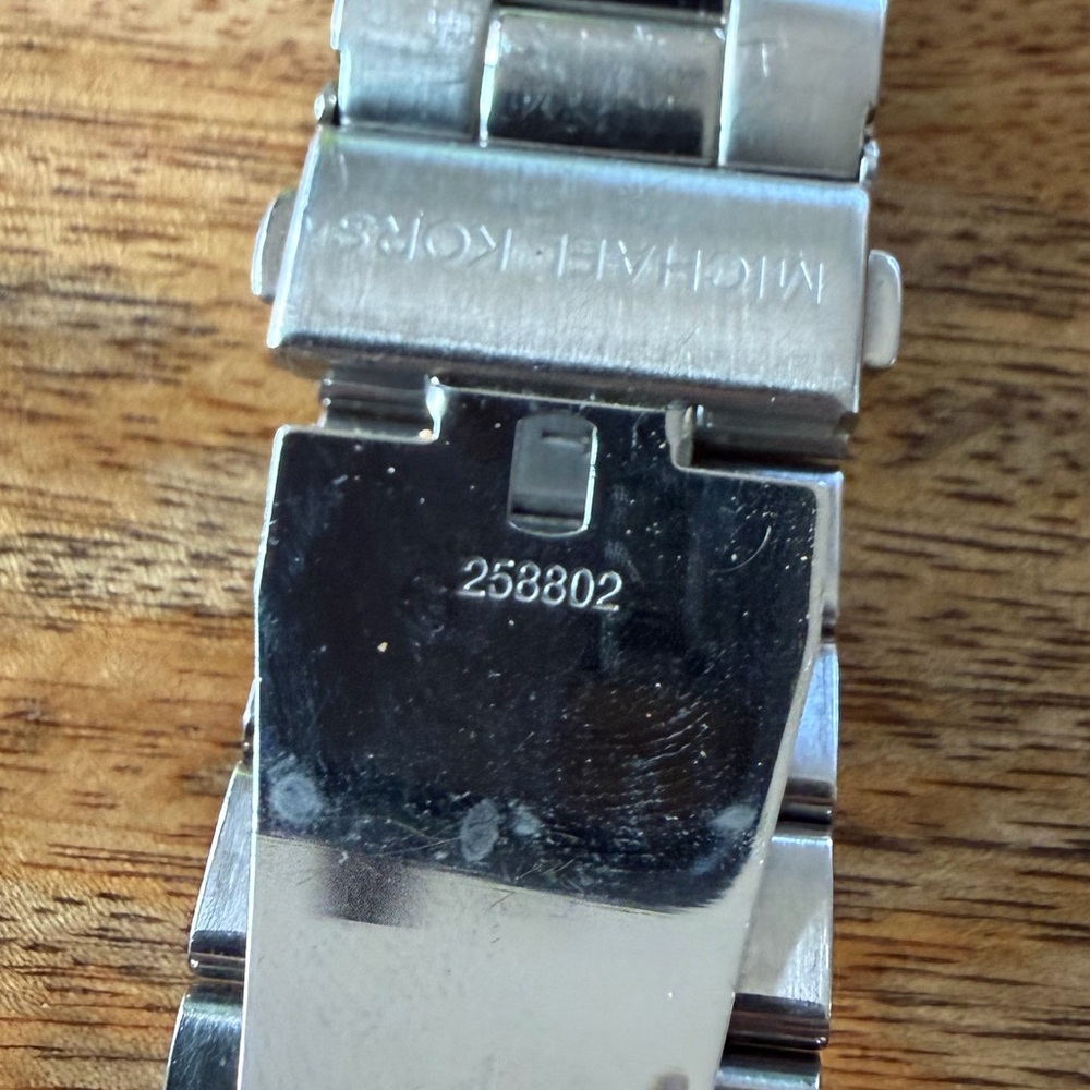 MICHAEL KORS silver color men’s watch - Picture 3 of 3